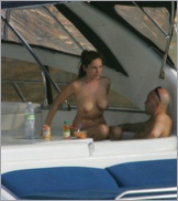 Kelly Brook Nude Pictures