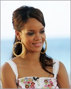 rihanna_06.jpg - 131 KB
