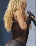 shakira_10.jpg - 135 KB