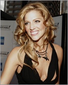 tricia-helfer_06.jpg - 142 KB