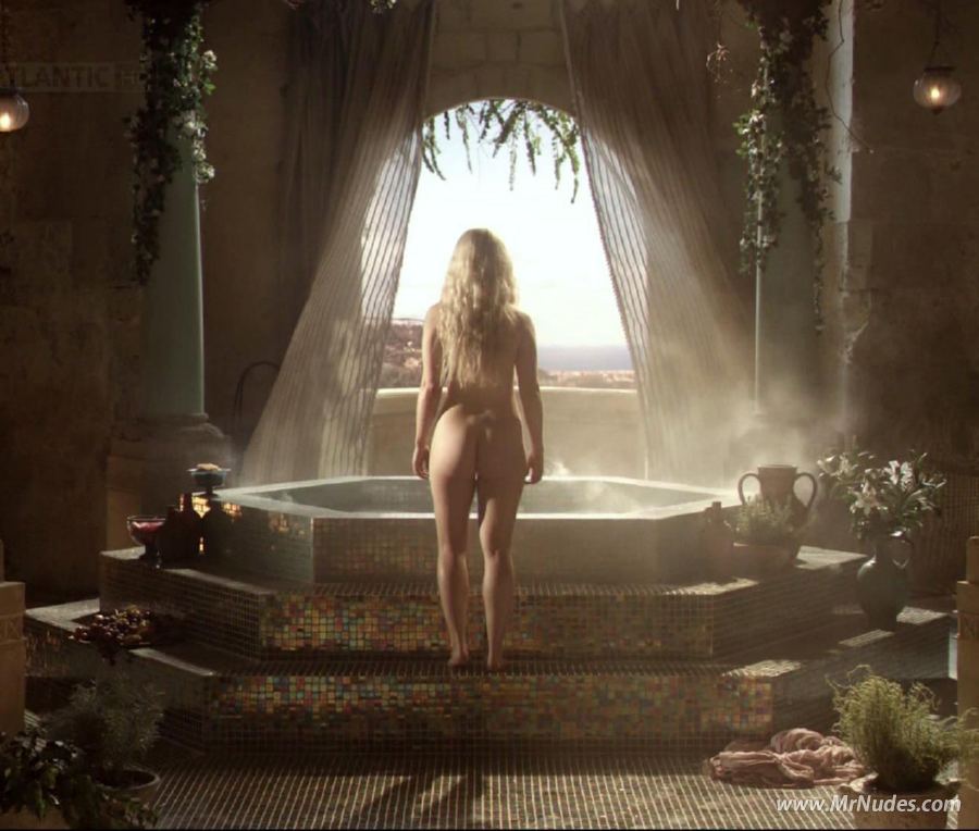 Emilia clarke naked.